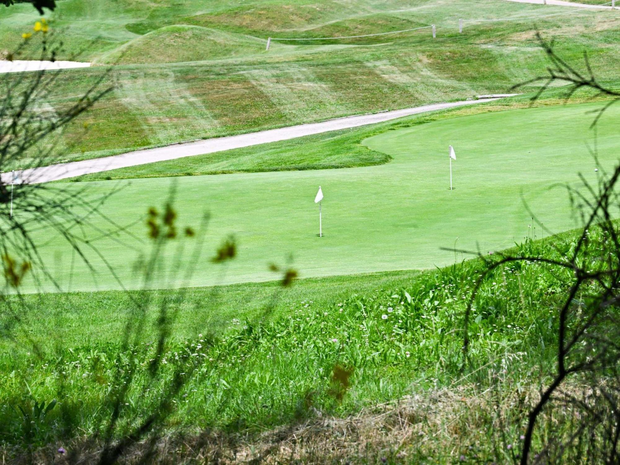 Mercure Brignoles Golf De Barbaroux & Spa Екстериор снимка