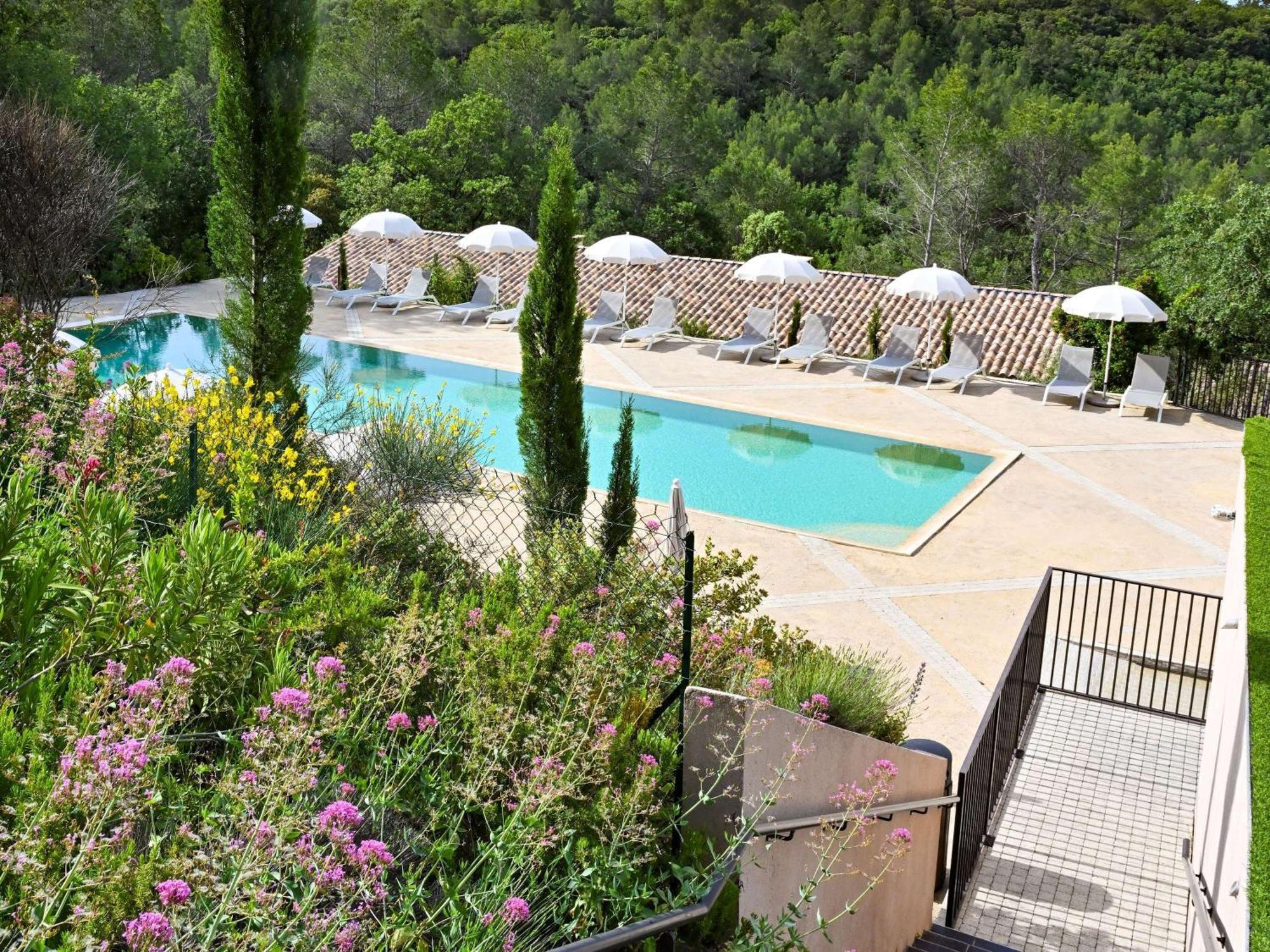 Mercure Brignoles Golf De Barbaroux & Spa Екстериор снимка