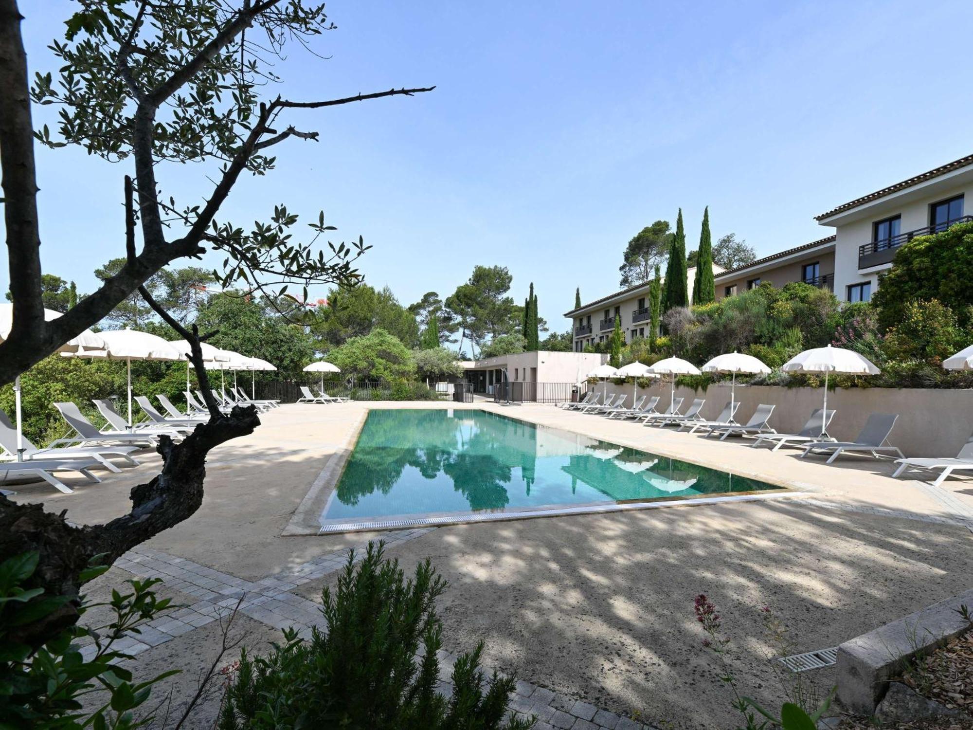Mercure Brignoles Golf De Barbaroux & Spa Екстериор снимка